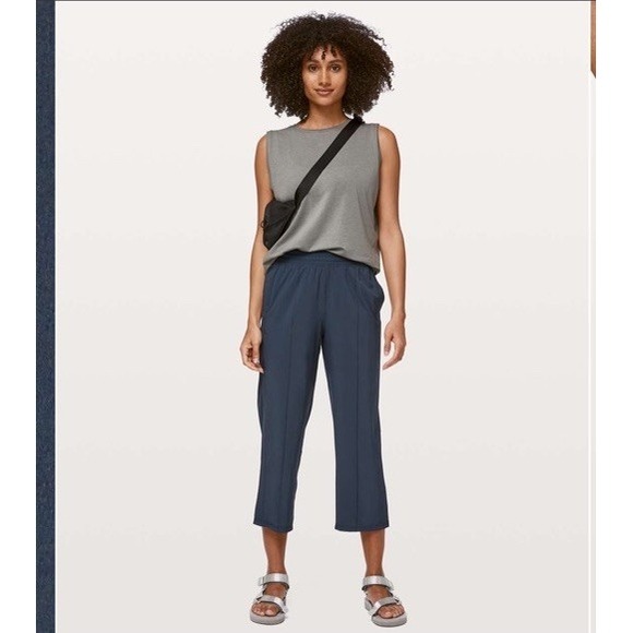 Lululemon‎ Wanderer Crop Size 12 True Navy - Picture 1 of 14
